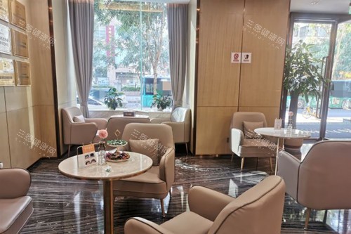 深圳九州植發(fā)醫(yī)院大廳環(huán)境示意圖