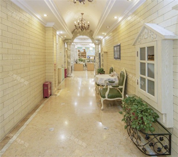 北京潤美玉之光醫(yī)療美容走廊一角