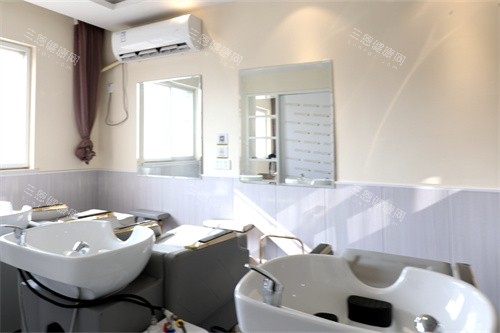 南京建國(guó)領(lǐng)秀植發(fā)醫(yī)院洗發(fā)區(qū)