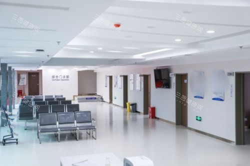 昆明眼科醫(yī)院候診區(qū)