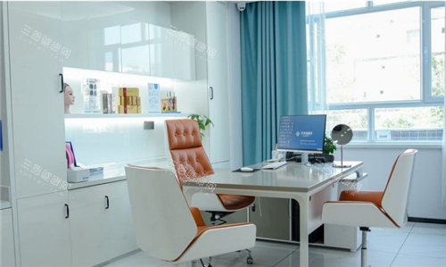 烏魯木齊絲倍森植發(fā)醫(yī)生辦公室