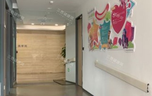 青島瑞泰口腔內(nèi)部過道環(huán)境