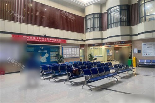 成都華廈眼科大廳候診區(qū)